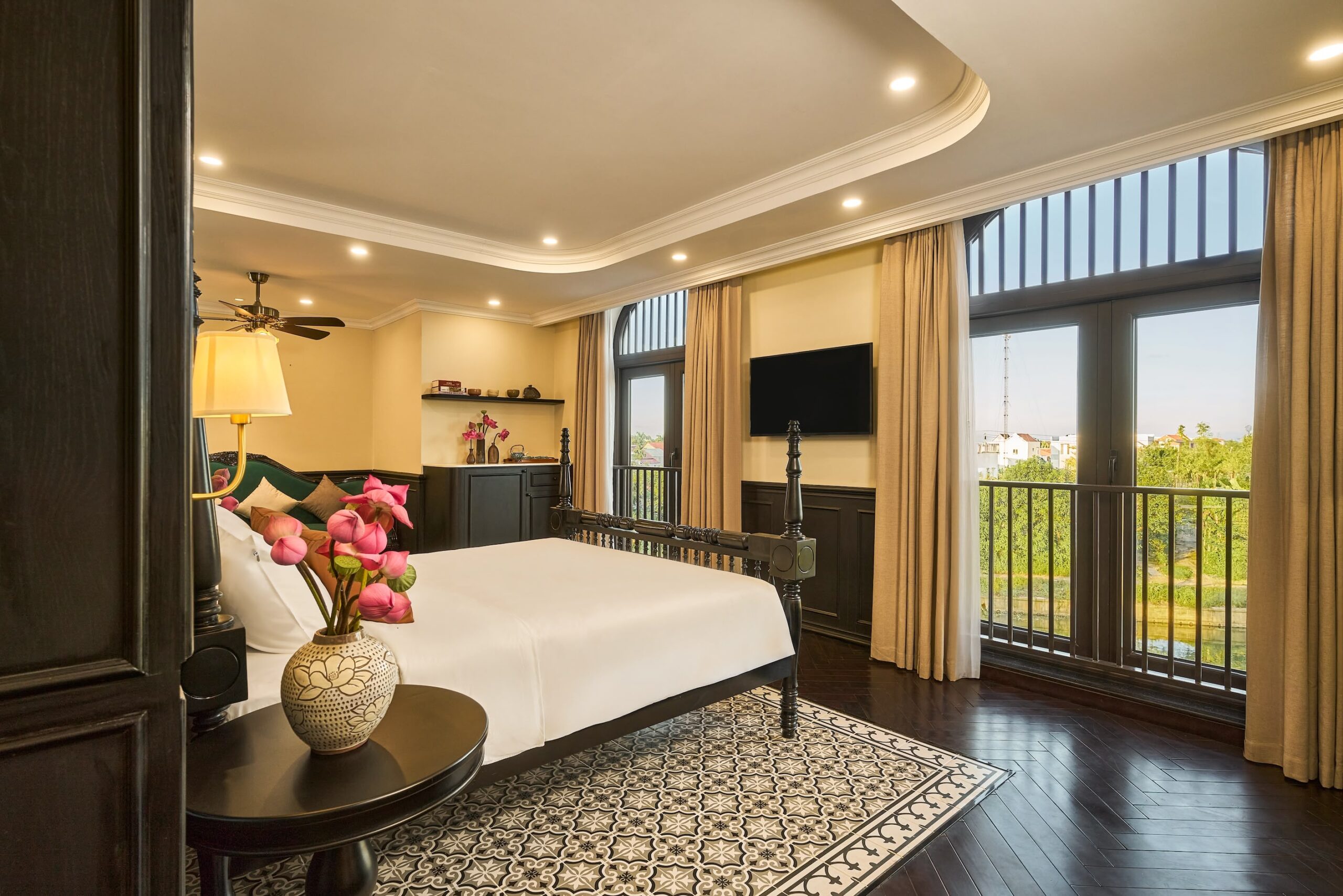 Lumiere Club Roomview copy