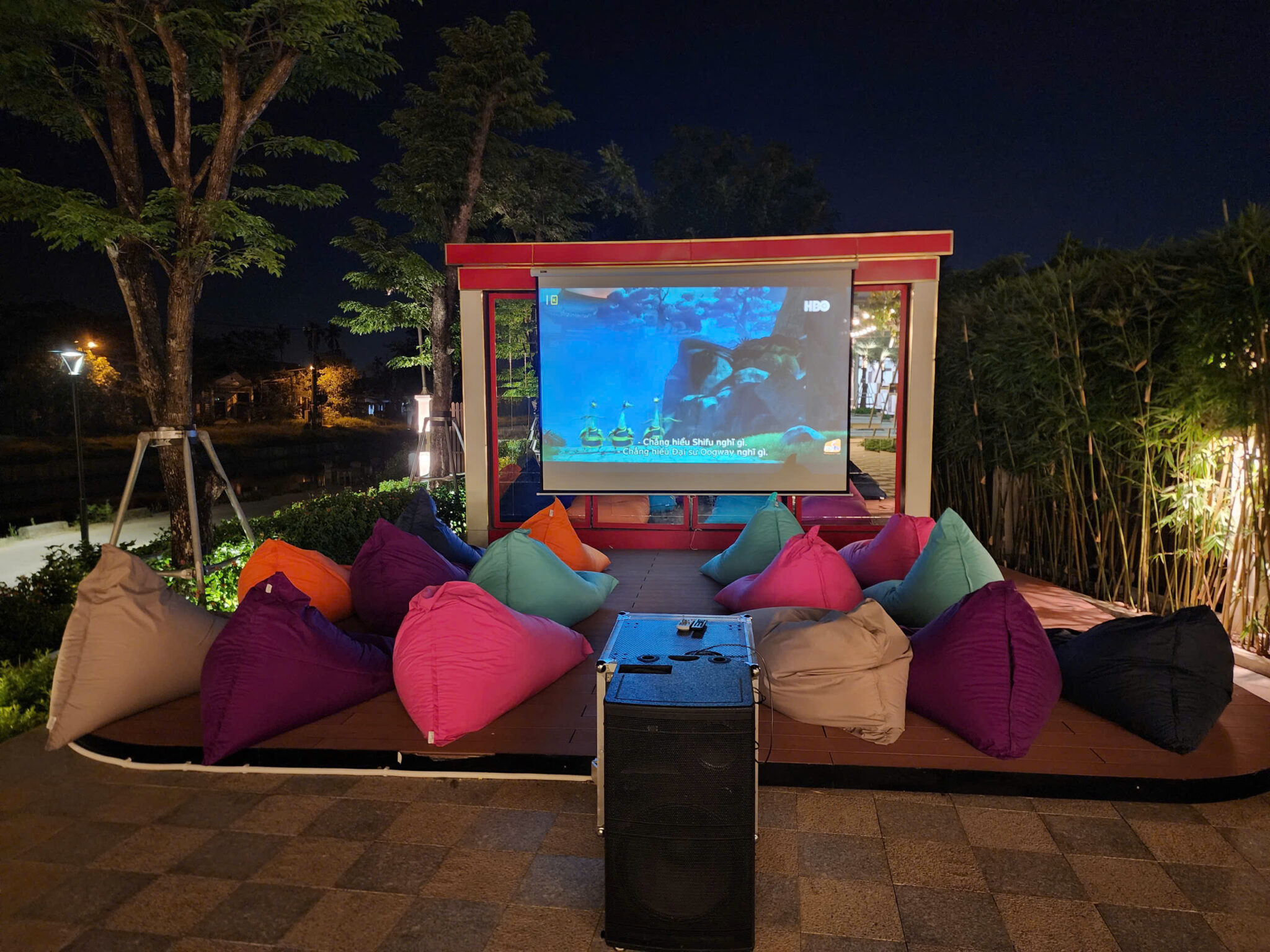 Chiếu phim ngoài trời tại Lumiere Boutique Vỹ Dạ